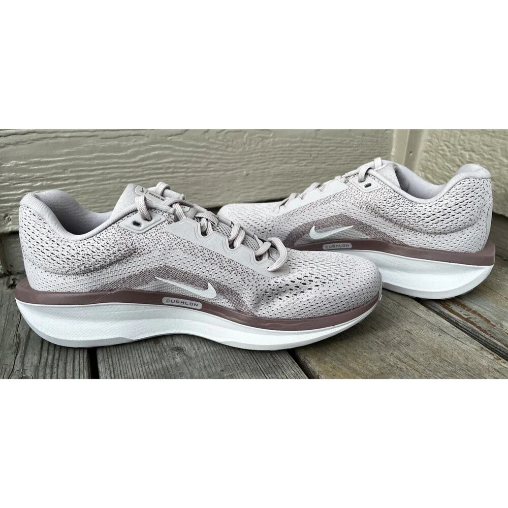 Nice! Nike Winflo 11 Women's size 9.5 Running Shoes Platinum Violet/Smokey Mauve